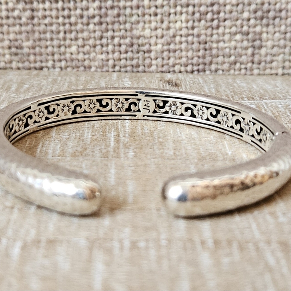 John Hardy JAI hammered sterling silver cuff bracelet - Picture 3 of 9